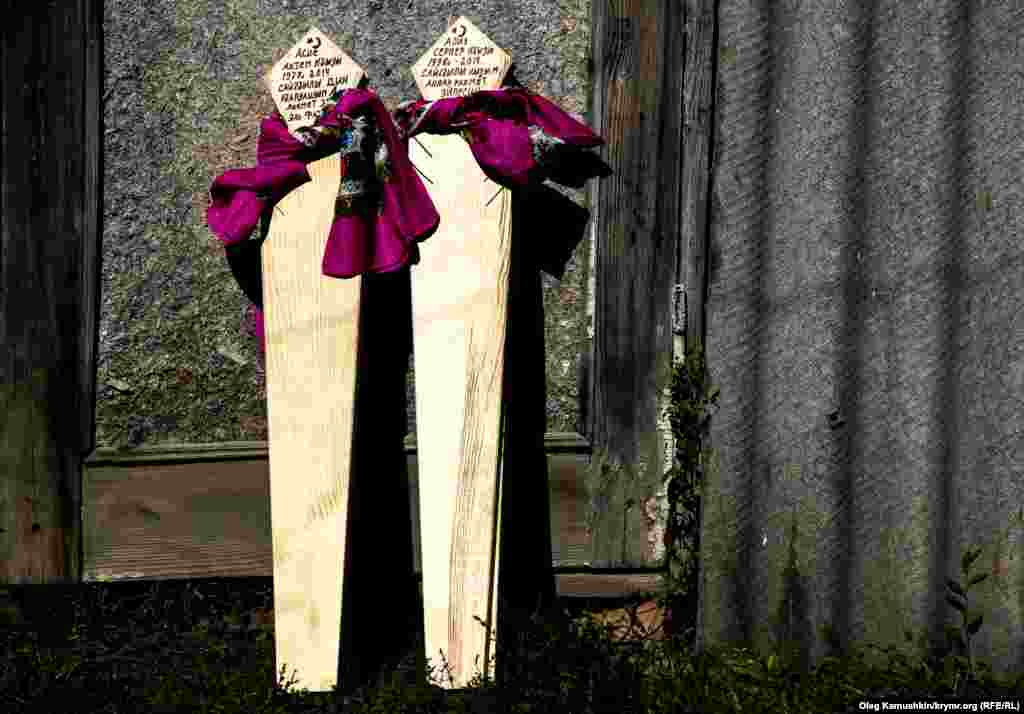 Дженазе по 37-летней Асие Салимовой и ее 16-летней дочери Алие прошло в микрорайоне Фонтаны