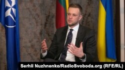 Першим про відставку заявив міністр закордонних справ Литви Габріелюс Ландсбергіс (на фото)
