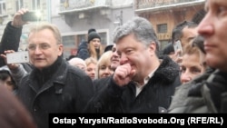 Украина. Президент Украины Петр Порошенко и мэр Львова Андрей Садовый на праздновании Рождества. Львов, 07.01.2016