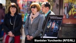 Свідки Єгови на центральній вулиці Києва