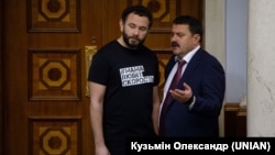 Олександр Дубинський та Андрій Деркач у Верховній Раді України. 12 листопада 2019 року. Дослідники RUSI називають їх агентами Кремля