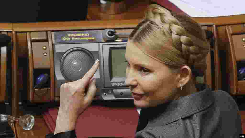 Керівник депутатської фракції «Батьківщина» Юлія Тимошенко в сесійній залі Верховної Ради під час голосування за законопроект, який визнав Росію країною-агресором, а угруповання «ДНР»і «ЛНР» терористичними організаціями. За це проголосував 271 народний депутат із 298 зареєстрованих у сесійній залі. Київ, 27 січня 2015 року