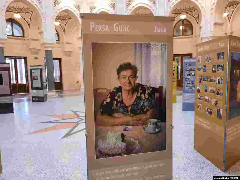 Jedna od žena koja je sudjelovala u izložbi je i Persa Gujić. Za nju je najvažnije međusobno povjerenje i razumijevanje između žena. 