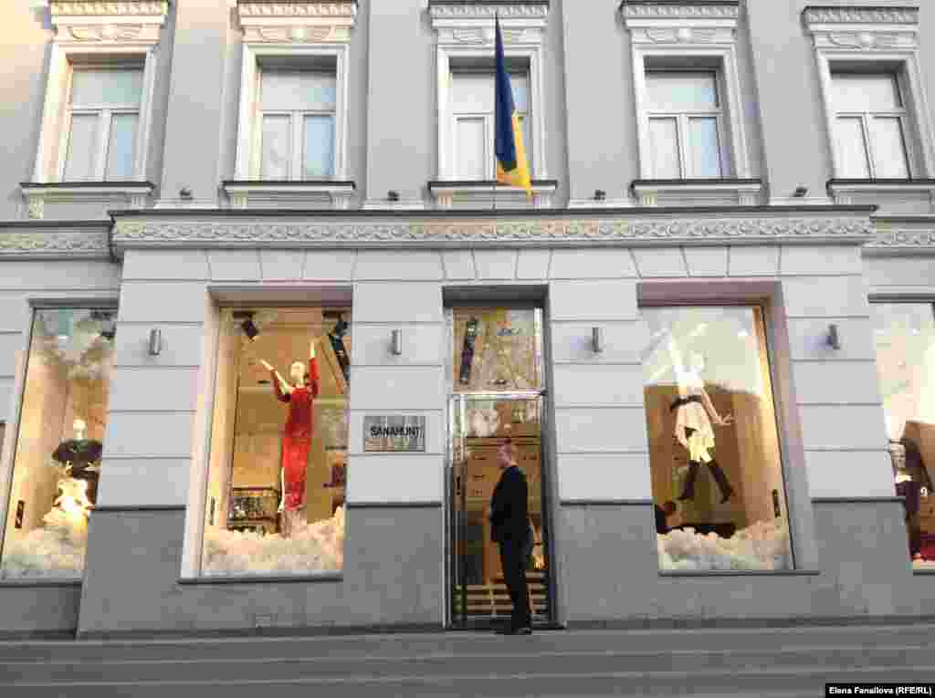 Манекены как часть предвыборного марафона