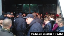 Поліція на місці інцидентів