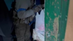 Раздача помощи мирным жителям Раздача помощи мирным жителям