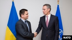 Генеральный секретарь НАТО Йенс Столтенберг и министр иностранных дел Украины Павел Климкин