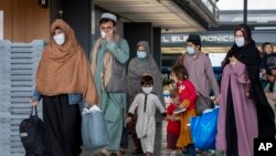 Porodice evakuisane iz Kabula stižu u Sjedinjene Američke Države 1. septembra 2021. godine.