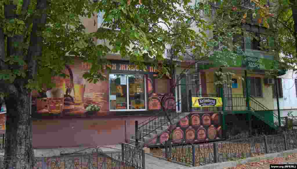 «Наливайки» разбросаны по всем городу. Некоторые из них работают круглосуточно