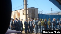 Усиленный отряд готовится провести "обыск".
Удмуртия. Азино