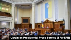 Деякі депутати також перебувають на самоізоляції через контакти з виборцями і колегами, які захворіли