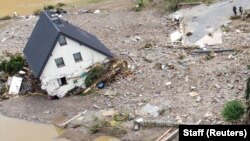 Последствия наводнения в поселке Шульд, Западная Германия, 15 июля 2021 года