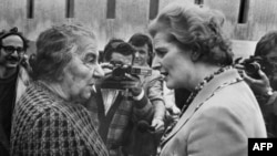 Колишня прем'єр-міністр Ізраїлю Ґолда Меїр (ліворуч) і лідер Консервативної партії Великої Британії Маргарет Тетчер. Тель-Авів, 2 квітня 1976 року