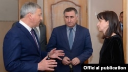 Глава Северной Осетии Вячеслав Битаров (слева) и Франкель Магомедов