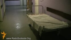 Побитих на Банковій лікують під вартою Побитих на Банковій лікують під вартою