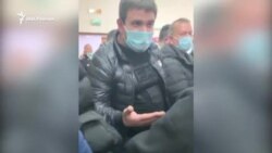 В Татарстане неизвестные мужчины загородили место подсчёта голосов В Татарстане неизвестные мужчины загородили место подсчёта голосов