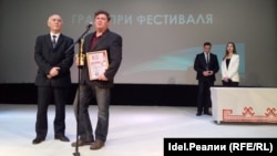 Историк Сергей Щербаков получает награду