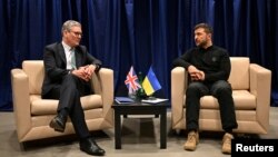 Прем’єр-міністр Великої Британії Кір Стармер (ліворуч) зустрічається з президентом України Володимиром Зеленським під час 79-ї Генеральної асамблеї ООН у штаб-квартирі Організації Об’єднаних Націй у Нью-Йорку, США, 25 вересня 2024 року