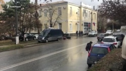 В Симферополе судят украинских моряков, захваченных ФСБ (видео) В Симферополе судят украинских моряков, захваченных ФСБ (видео)