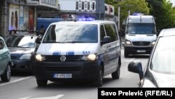 Dovođenje jednog od pripadnika "kavačkog klana" u prostorije Specijalnog tužioca Crne Gore u vrijeme hapšenja 21. aprila 2021. Protiv četrnaest pripadnika ove kriminalne grupe tada je policija podijnela krivične prijave. Procesi traju.