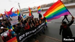 Гей-активисты на "Марше против ненависти" в Санкт-Петербурге