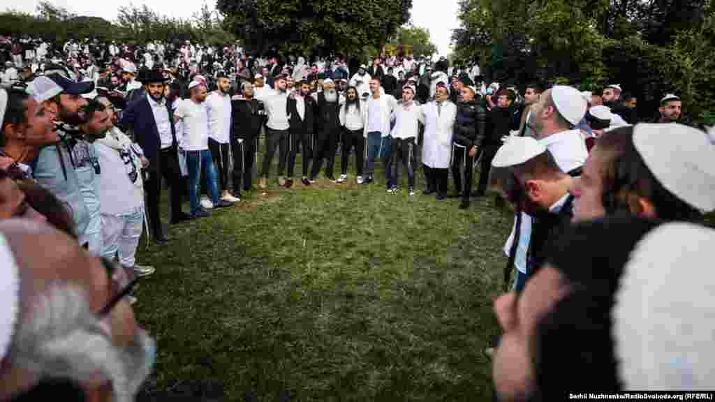 Серед іншого, танці під музику, в якій прославляється Раббі Нахман – головний пророк та засновник брацлавського хасидизму