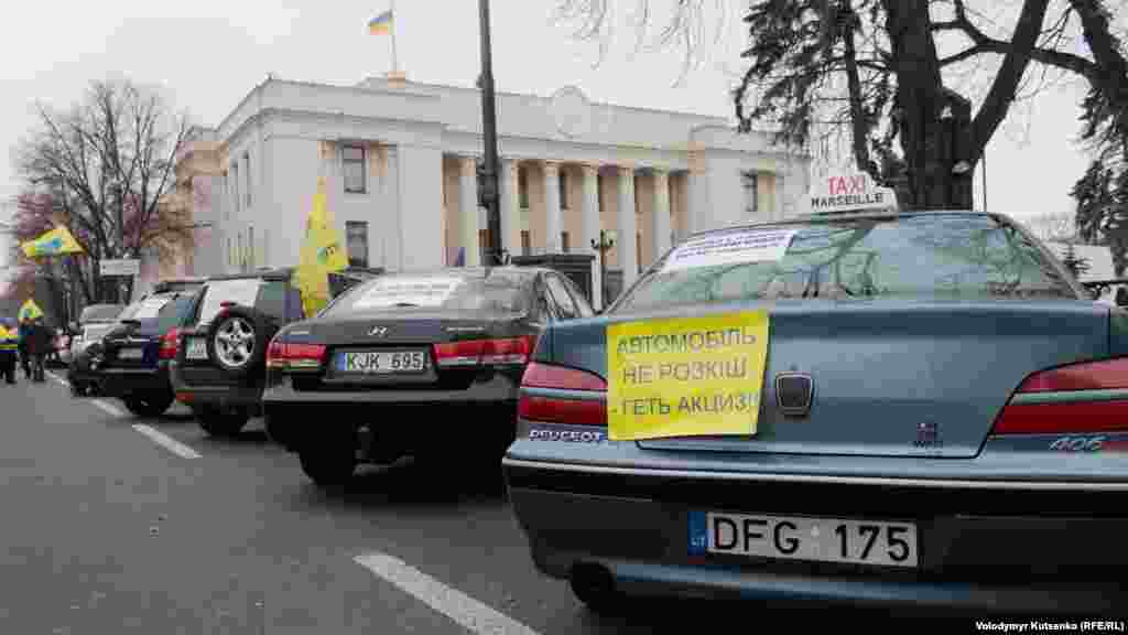 Водії «євроблях» наголошують, що «автомобіль – це не розкіш»