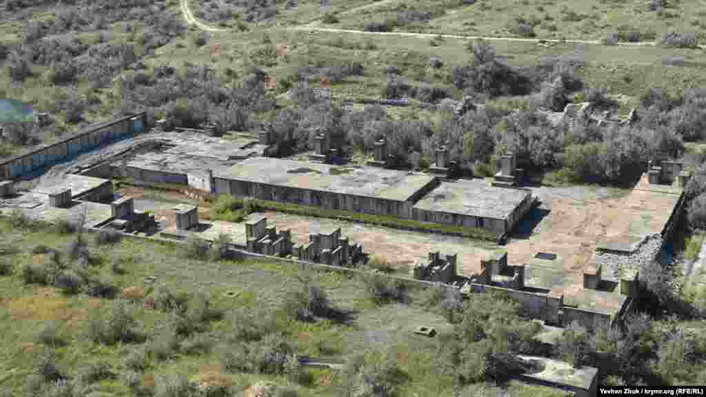 «Ценные стройматериалы уходили не на строительство трассы «Таврида», нового терминала аэропорта, больниц или школ, а в неизвестном направлении», – сообщало издание