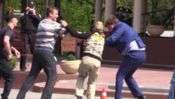 У Харкові побили представника організації «Український вибір» (відео) У Харкові побили представника організації «Український вибір» (відео)