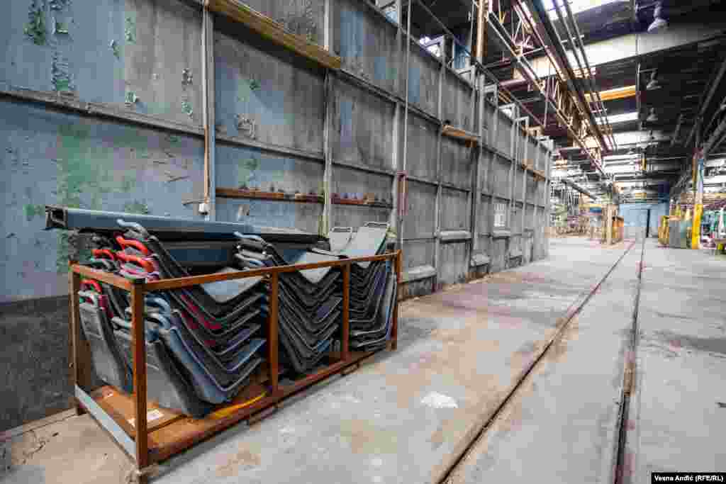 ’Jinlong’ otkupio je dugove srpskog proizvođača autobusa od skoro deset miliona evra za 51 odsto vlasništva. Uprkos tome, proces privatizacije još je u toku jer Privredni sud mora da potvrdi Unapred pripremljen plan reorganizacije (UPPR) za „Ikarbus“.