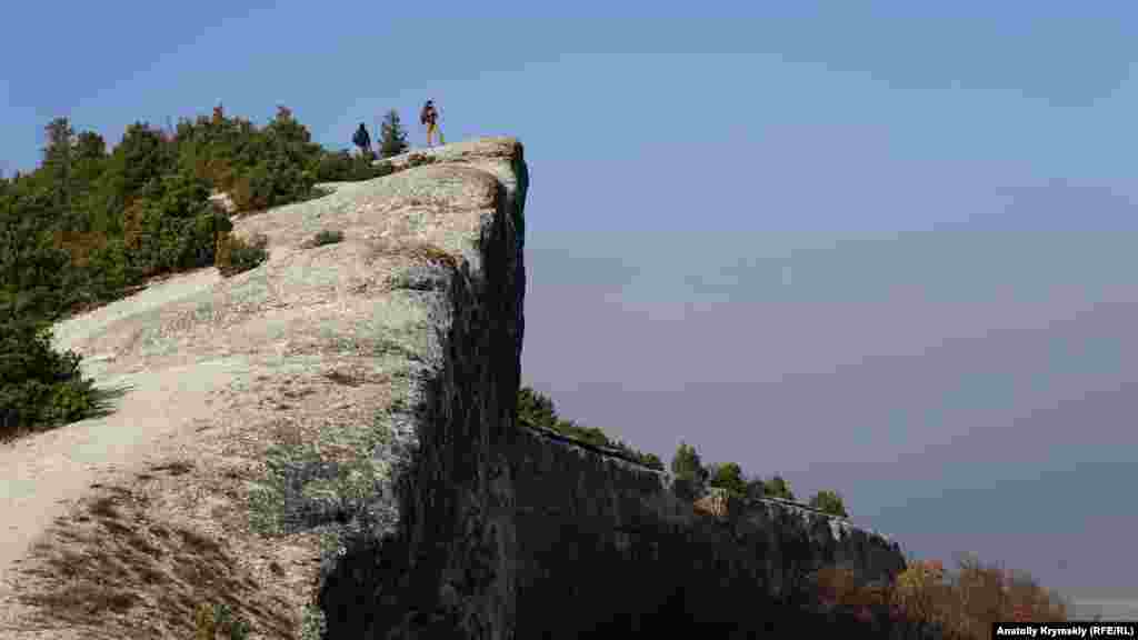 Высота Крокодила в отдельных местах доходит до 310 метров, длина и ширина – соответственно 550 и 78 метров