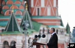 Президент Росії Володимир Путін виступає під час військового параду до Дня перемоги в Москві, 9 травня 2025 року