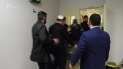 Из офиса "Открытой России" выносят изъятые вещи Из офиса "Открытой России" выносят изъятые вещи