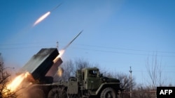 Установка залпового вогню «Град» російських гібридних сил в Горлівці Донецької області, 13 лютого 2015 року