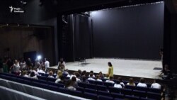 Підлітки Донбасу і Рівненської області поставлять п'єсу про копачів бурштину Підлітки Донбасу і Рівненської області поставлять п'єсу про копачів бурштину