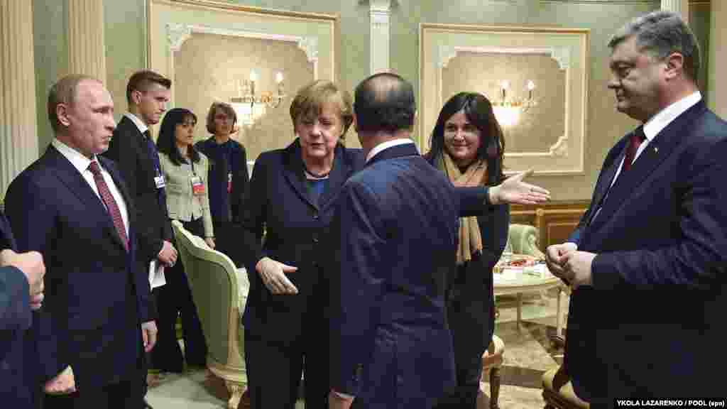Зустріч «Нормандської четвірки» у Мінську 11 лютого 2015 року: Володимир Путін (ліворуч), Анґела Меркель (по центру ліворуч), Франсуа Олланд (по центру проворуч), Петро Порошенко (праворуч).