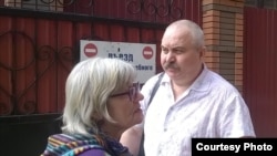 Глава НКО "Голос-Поволжье" Людмила Кузьмина со своим адвокатом