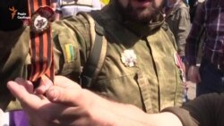 На Алеї слави у Києві – гори квітів та окремі сутички (відео) На Алеї слави у Києві – гори квітів та окремі сутички (відео)