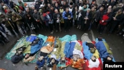 Убиті в центрі Києва силовиками Януковича учасники Революції гідності. Майдан незалежності, Київ, Україна. 20 лютого 2014 року