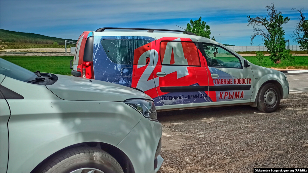 Вместе с представителями местных властей, приехали и российские журналисты телеканала «Крым 24»