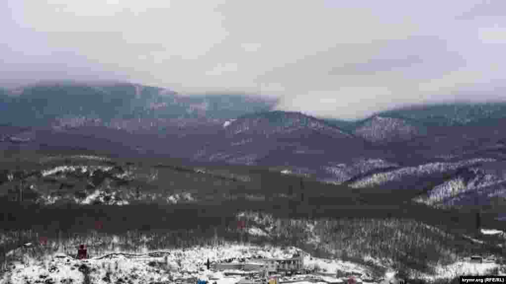 Нынешним и будущим новоселам на улице 60 лет СССР будут хорошо видны лесистые склоны Бабуган-яйлы 