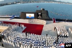 Подводная лодка "Герой Ким Кун Ок" во время спуска на воду. 6 сентября 2023 года