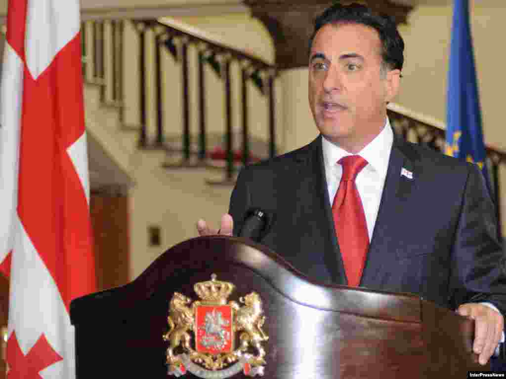 В роли президента Грузии актер Энди Гарсиа