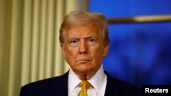 На запитання, чи залишить він Україну, Трамп відповів: «Я хочу досягти домовленості, і єдиний спосіб досягти домовленості – це не залишити».