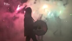 Із фаєрами і смолоскипами у Сумах відзначили День гідності та свободи (відео) Із фаєрами і смолоскипами у Сумах відзначили День гідності та свободи (відео)