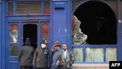 Соженный паб - одно из последствий очередных ночных беспорядков в Брикстоне.