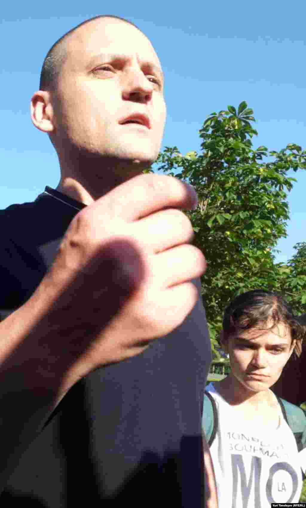 Сергей Удальцов на акции #оккупайск у Следственного комитета предложил арестовать его в обмен на арестованных #6мая