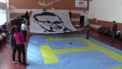 «Крим повернеться додому»: на Донбасі виготовили стяг, який запустять над окупованим півостровом (відео) «Крим повернеться додому»: на Донбасі виготовили стяг, який запустять над окупованим півостровом (відео)