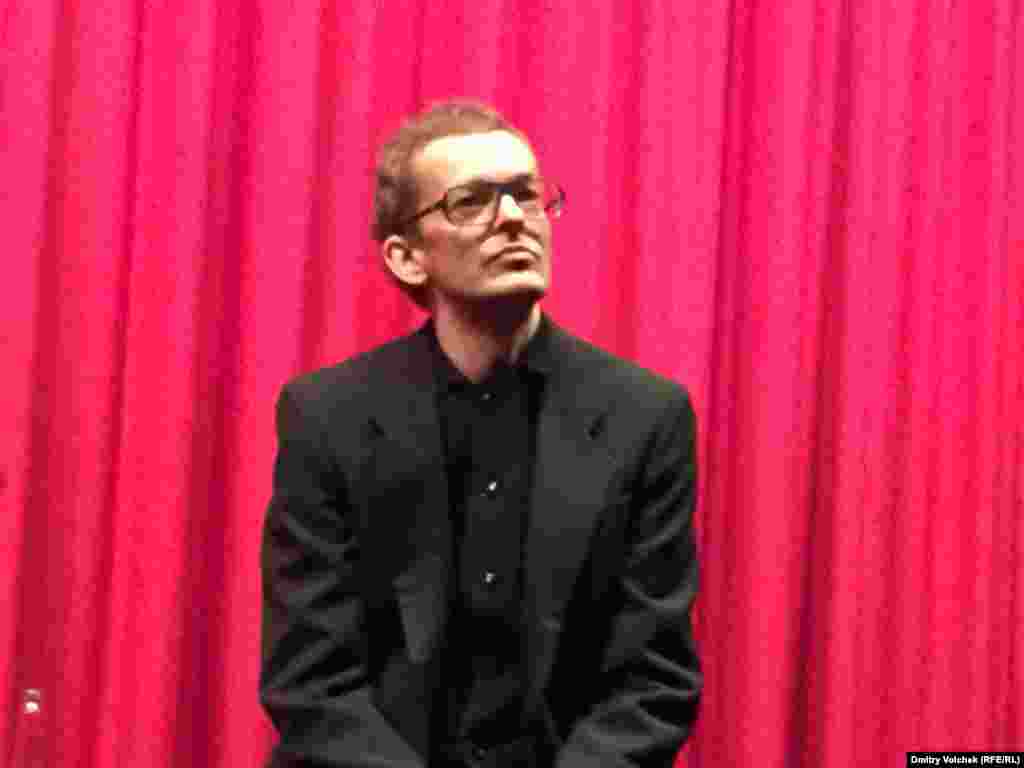 Польский художник-акционист Оскар Давицкий представляет фильм "Перформер"