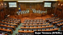 Втім проведення сесії під питанням, оскільки дві політичні сили з найбільшою кількістю місць у парламенті не змогли домовитись про коаліцію